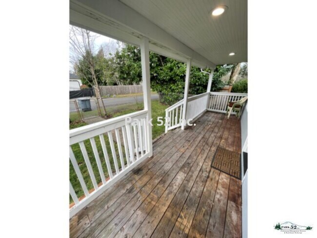 Building Photo - 16803 14th Ave E