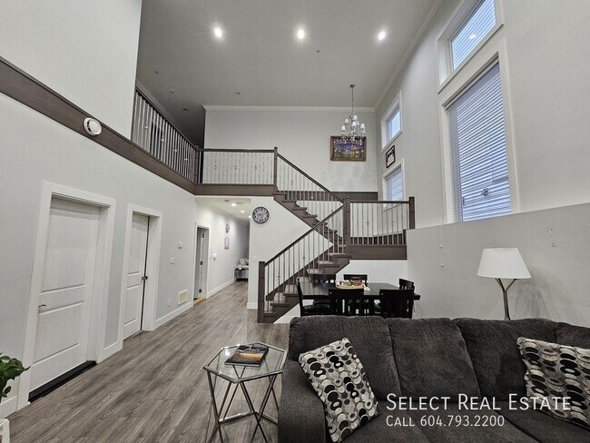 Photo du bâtiment - 8512 Forest Gate Dr