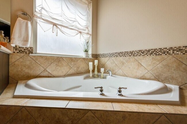 Building Photo - 3 Bedroom, 3 Bathroom with a Study in Northwest Austin!!!