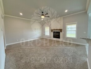 Building Photo - 927 Fair Oaks St
