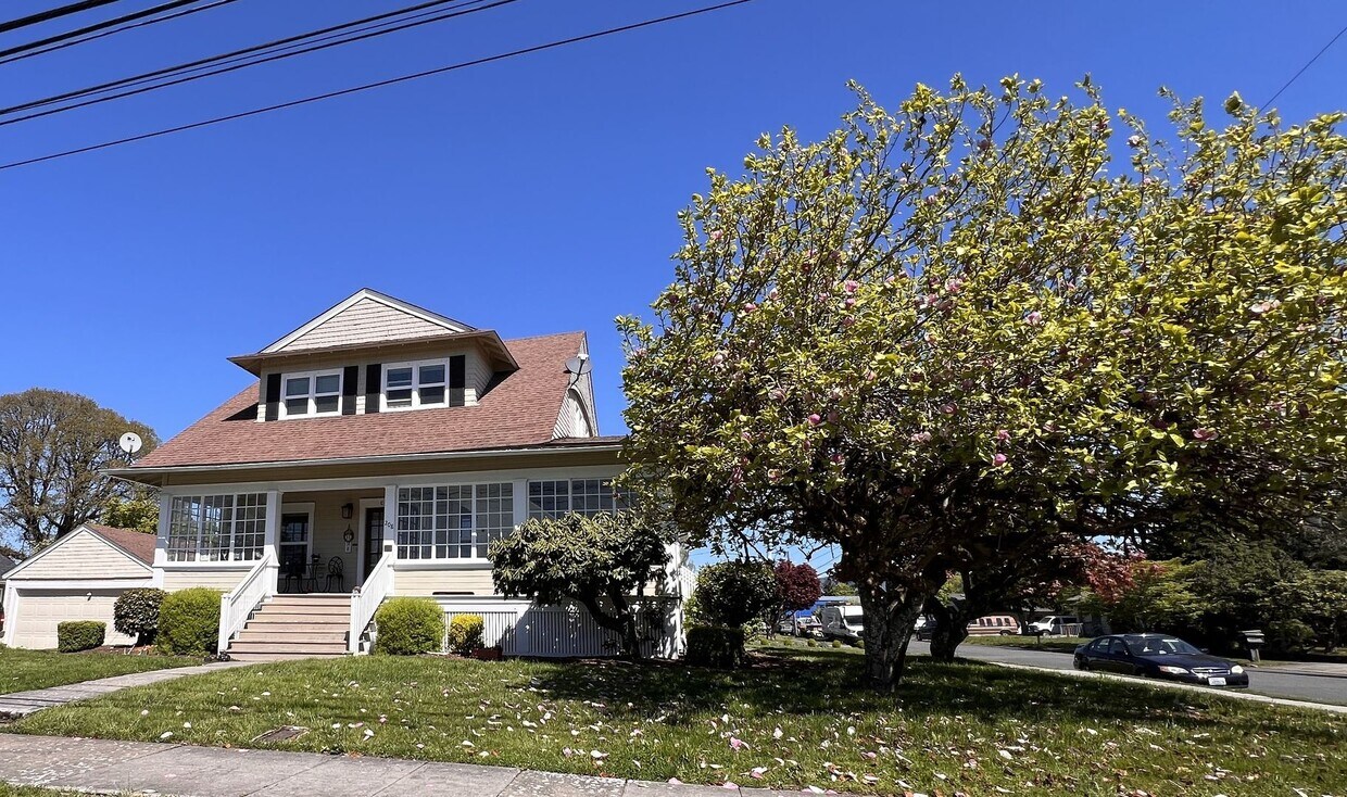 Primary Photo - Charming Three-Bedroom in Downtown Woodland