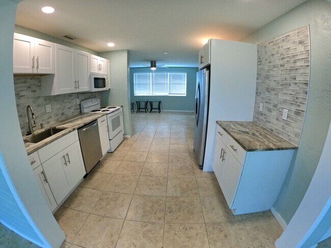 Building Photo - 15 Palm Dr