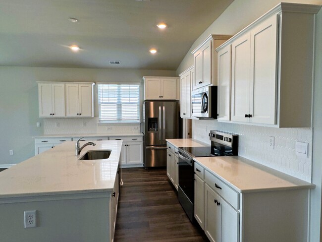 Building Photo - 811 Ireland Dr