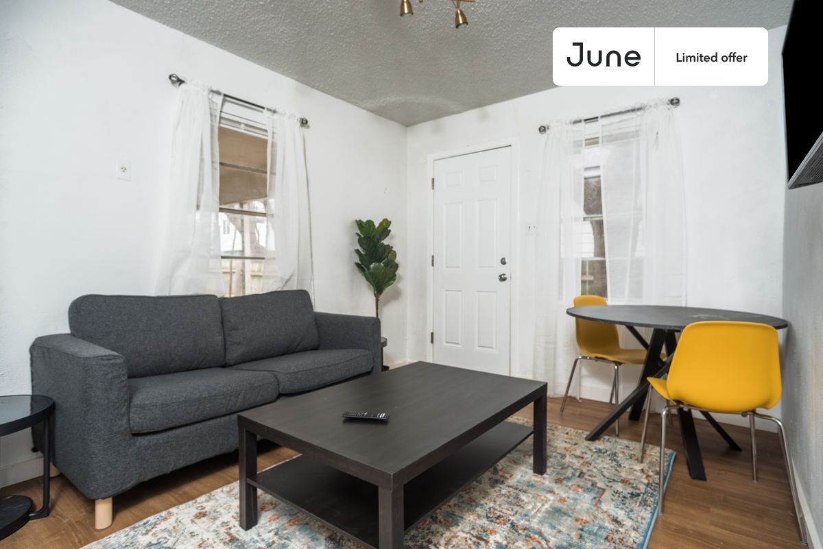 Primary Photo - 918 E 50th St