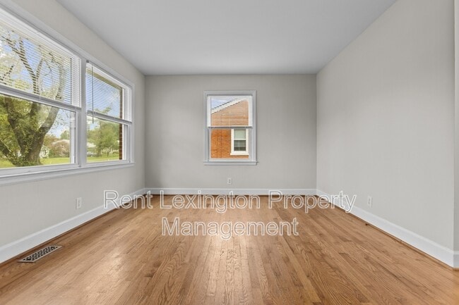 Building Photo - 265 Zandale Dr