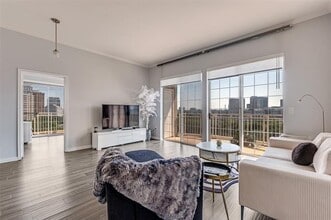 Building Photo - 3225 Turtle Creek Blvd