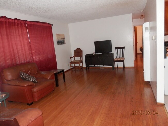 living room - 5314 Bayview Ave