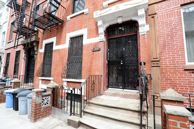 Building Photo - 233 Sackett St