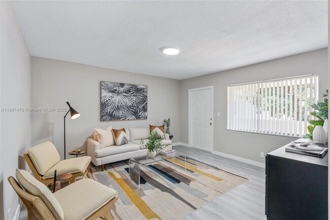Foto del edificio - 501 SE 23rd St