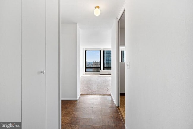 Building Photo - 200 Locust St