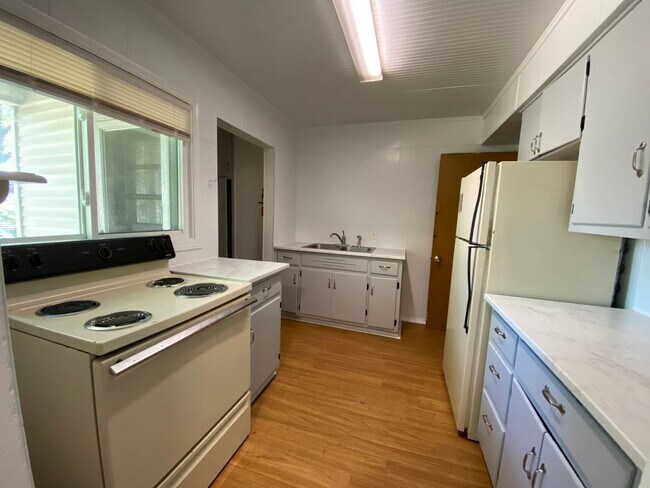 Building Photo - 2509-2511 Portage