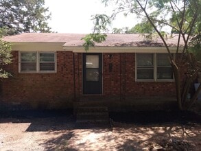 Building Photo - 843 Woodland St