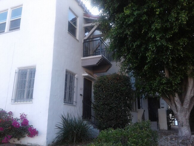 Front Balcony - 857 N Alexandria Ave