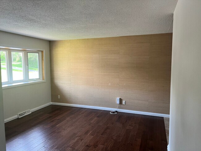 Foto del edificio - 1410 Golden Valley Dr