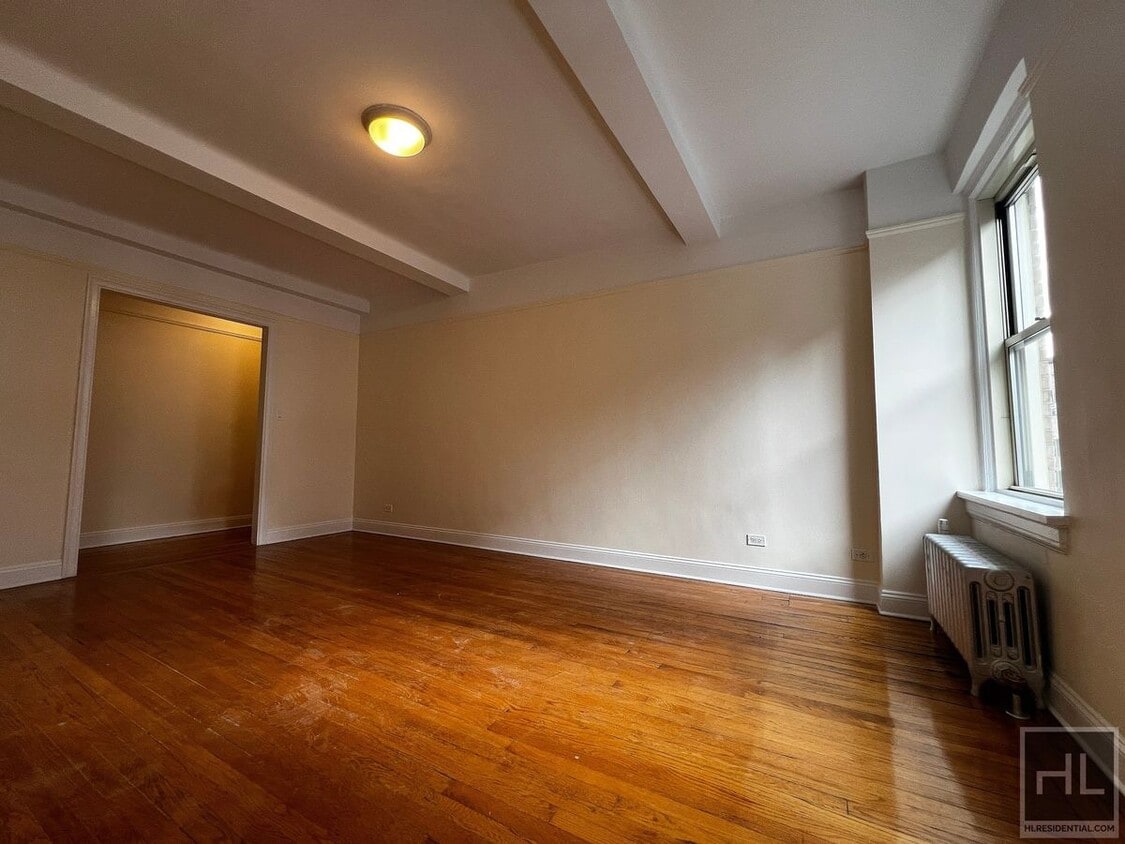 Primary Photo - EAST 10 STREET