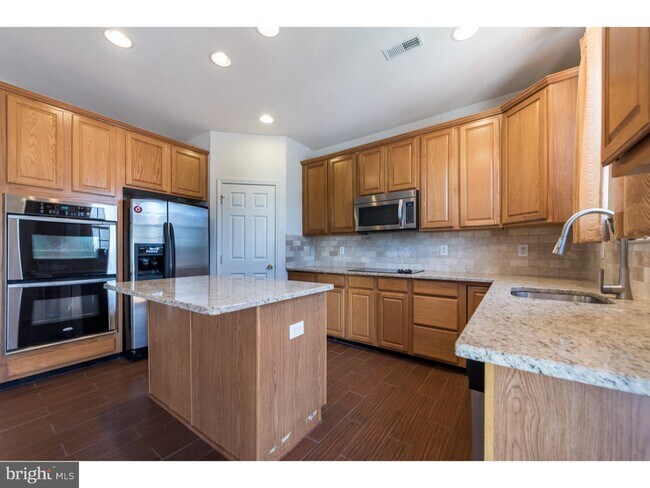 Foto del edificio - 641 Sunderland Ave W