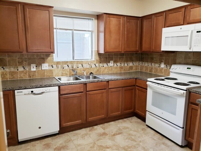 Building Photo - 2139 Broadlawn Dr