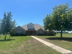 Building Photo - 535 Ross Ln