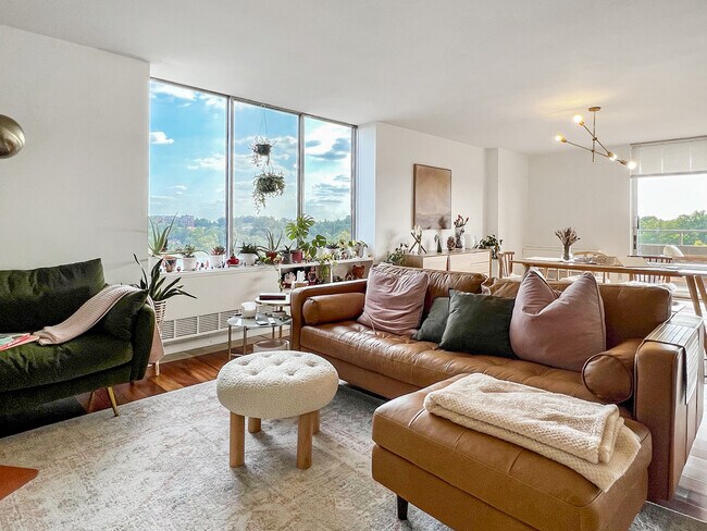 Foto del edificio - 2324 Madison Rd