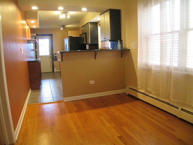 Foto del edificio - 5811 W Higgins Ave