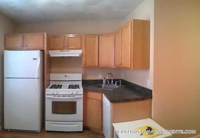 Building Photo - 52 Brooks St