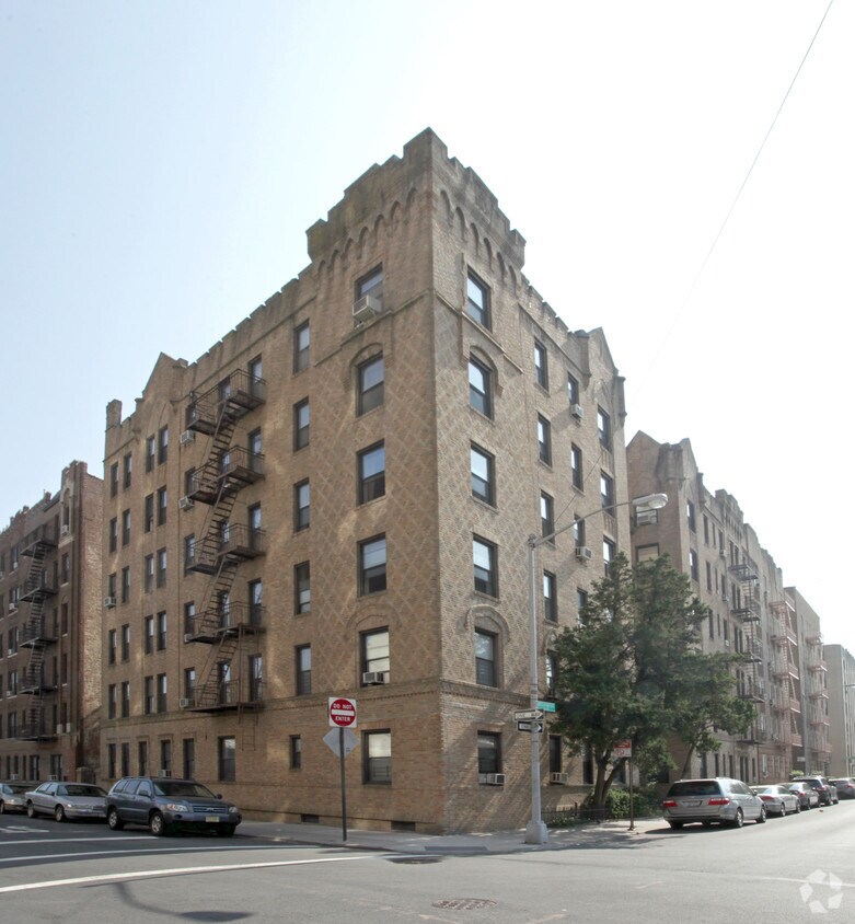 Building Photo - 101-103 Brightwater Ct