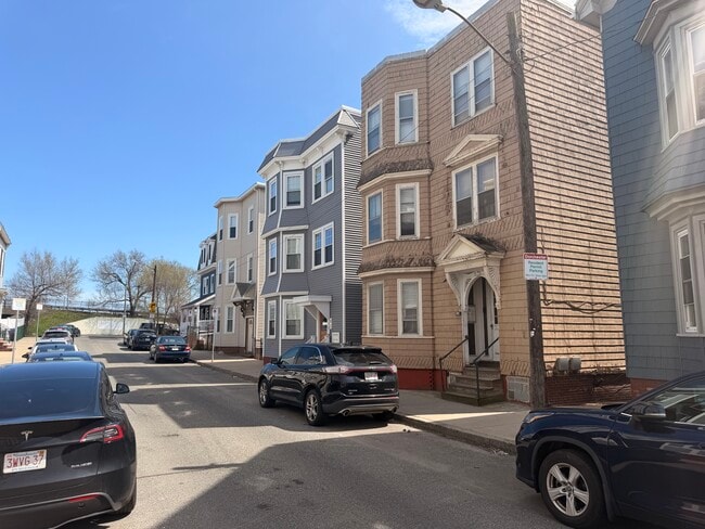 Building Photo - 18 Washburn St