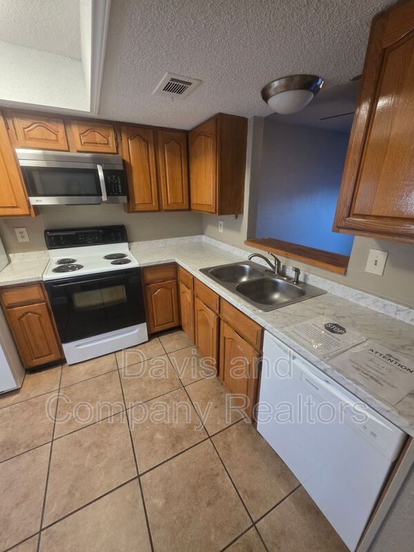 Foto del edificio - 3316 Caldera Blvd