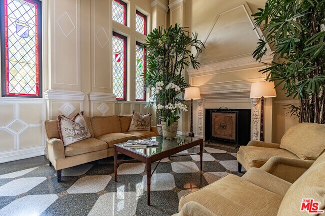 Foto del edificio - 316 N Rossmore Ave