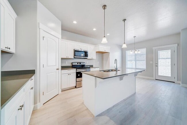 Foto del edificio - 16168 S Truss Dr