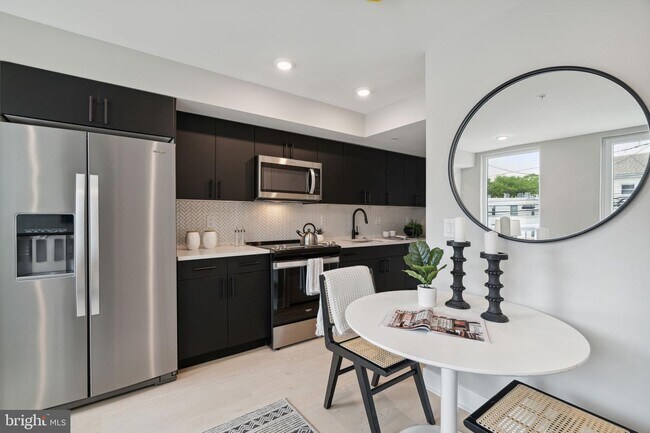 Foto del edificio - 6604 Ridge Ave