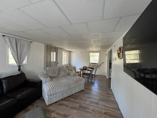 Building Photo - 469 Birchwood Hts