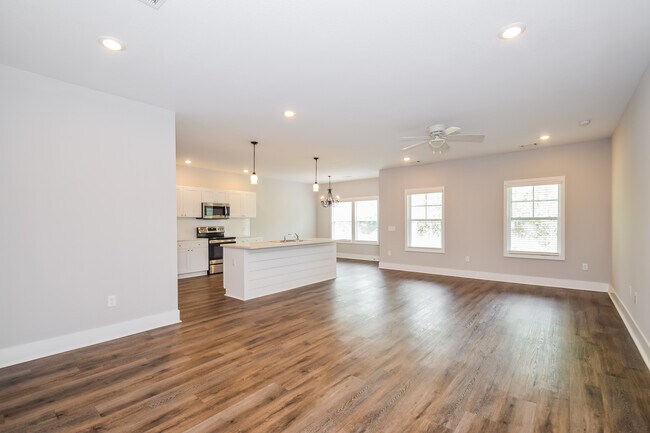 Building Photo - 1037 Autumns Wood Cir E, Brunswick, GA