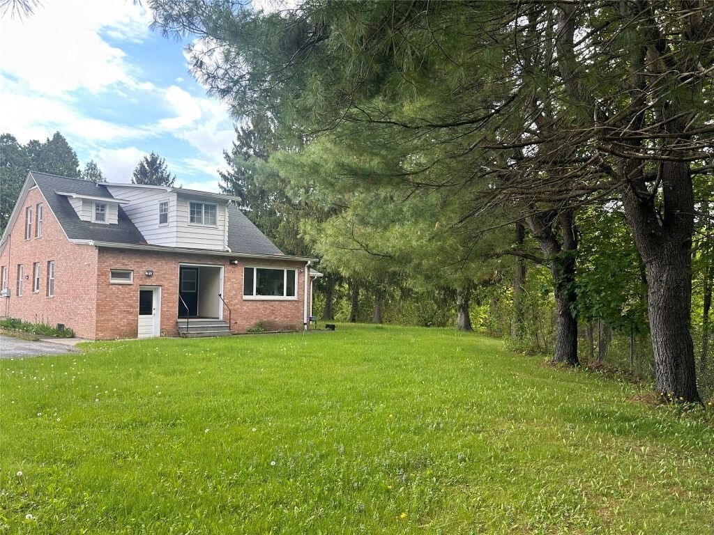 Primary Photo - 99 Castle Creek Rd