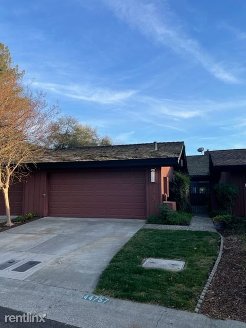 Foto principal - 3 br, 2 bath Condo - 44757 Garden Court