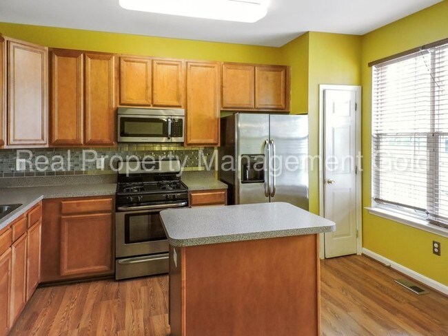 Building Photo - 9605 Lexington Pl