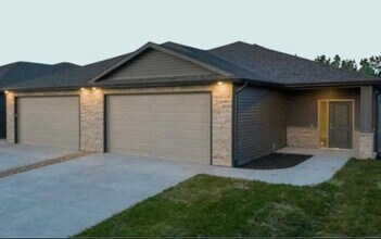 Building Photo - 10700 N 149th St