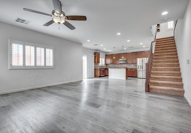 Foto del edificio - Located in a gated community with a pool a...