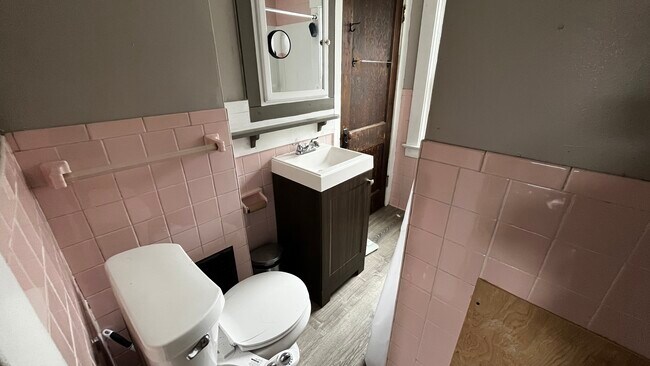 Building Photo - 63 Nellis Park