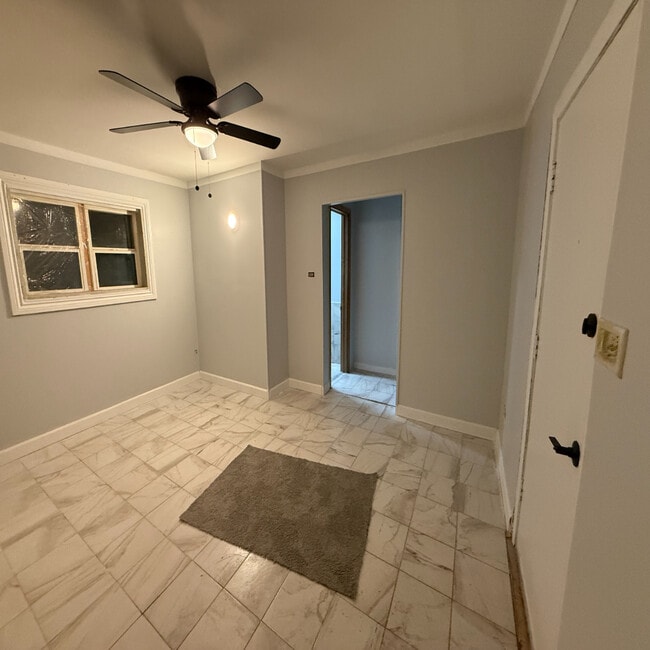 Foto del edificio - 5351 N Kimball Ave