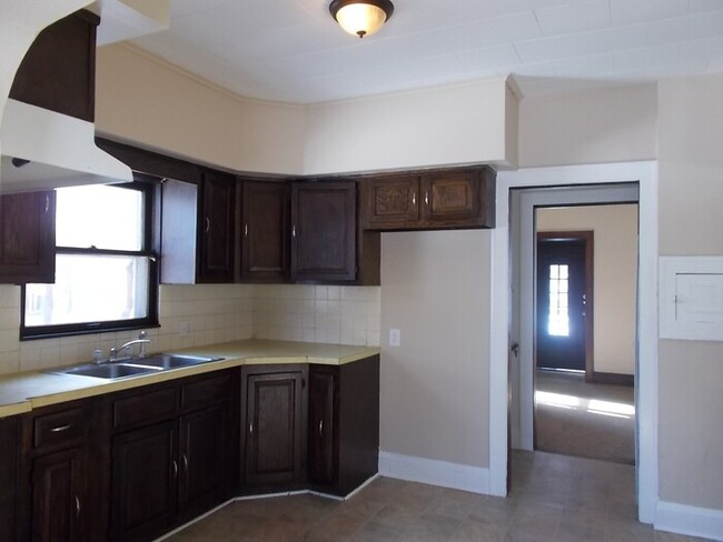 Building Photo - Storer Ave- 3 Bedroom Home- Akron Oh