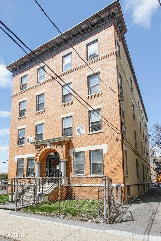 Building Photo - 19 E 4th St