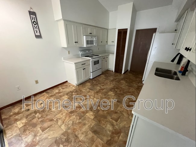 Building Photo - 3155 Boxelder St