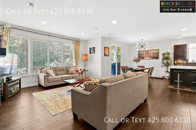 Foto del edificio - Stunning 3-storey Home For Rent in Fife, WA
