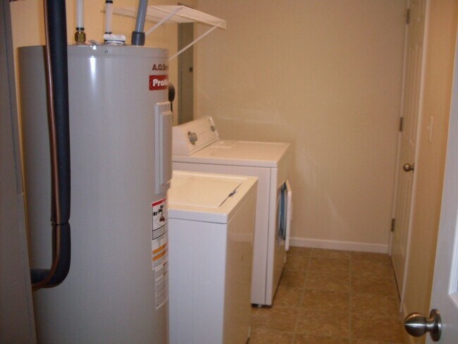 Building Photo - 24256 Tupelo Ln
