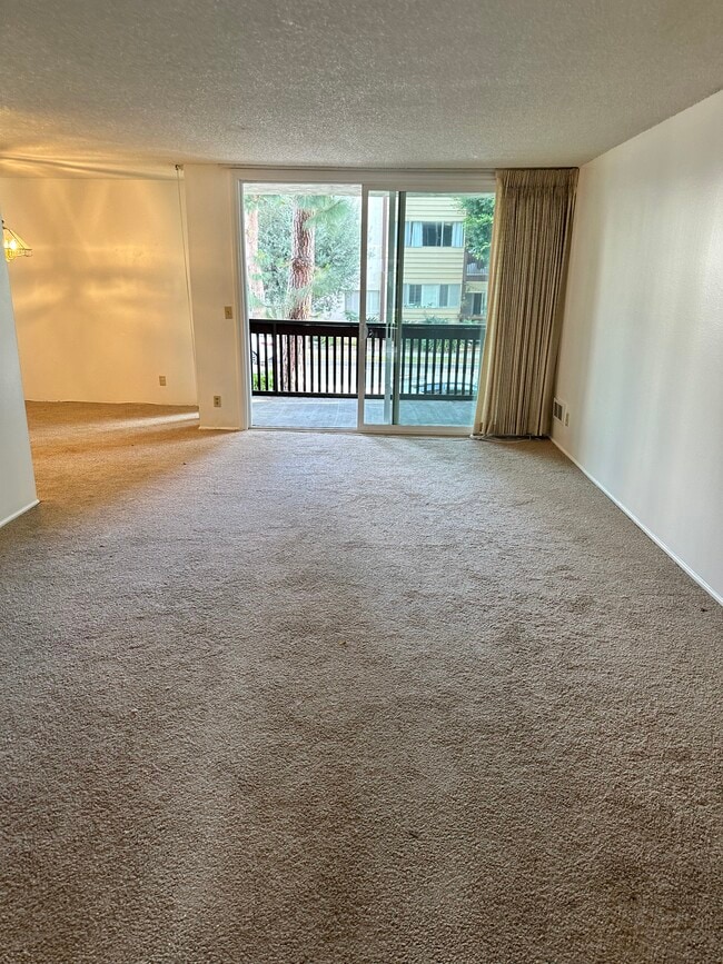 Foto del edificio - 5650 Sumner Way