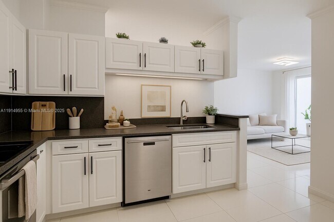 Foto del edificio - 17150 N Bay Rd