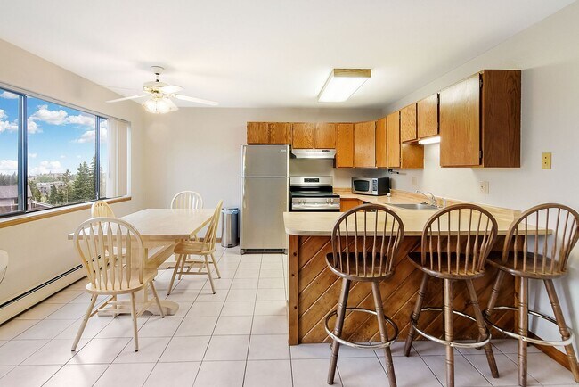 Building Photo - Year lease! Best deal in Silverthorne! HEA...