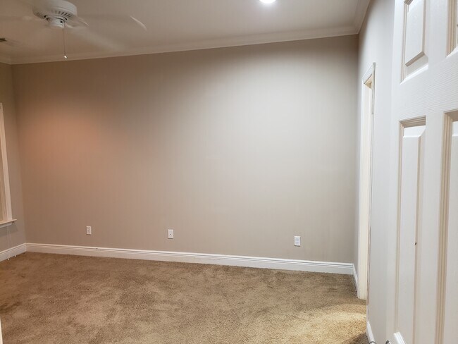 Building Photo - 331 Split Rail Dr
