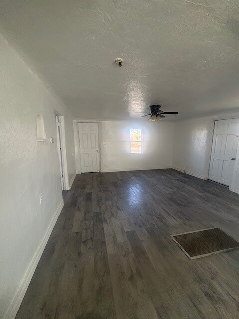 Foto del edificio - 502 Headingly Ave NW